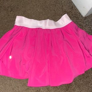 Lululemon size 6 court rival skirt hot pink